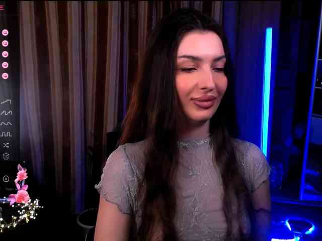 LauraBess webcam