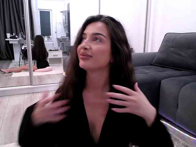 LauraBess webcam