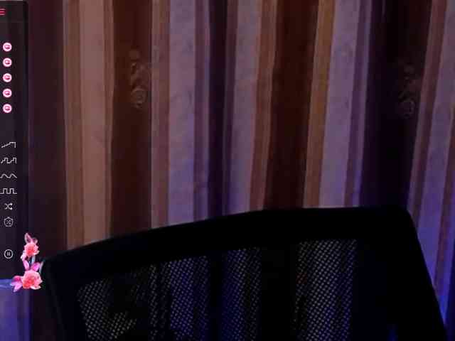 LauraBess webcam