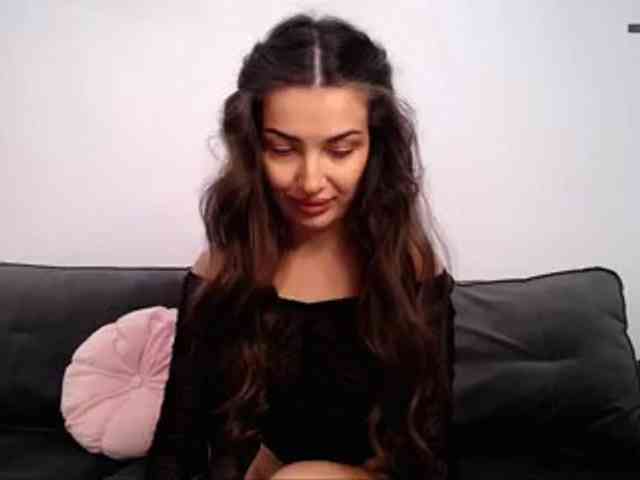LauraBess webcam