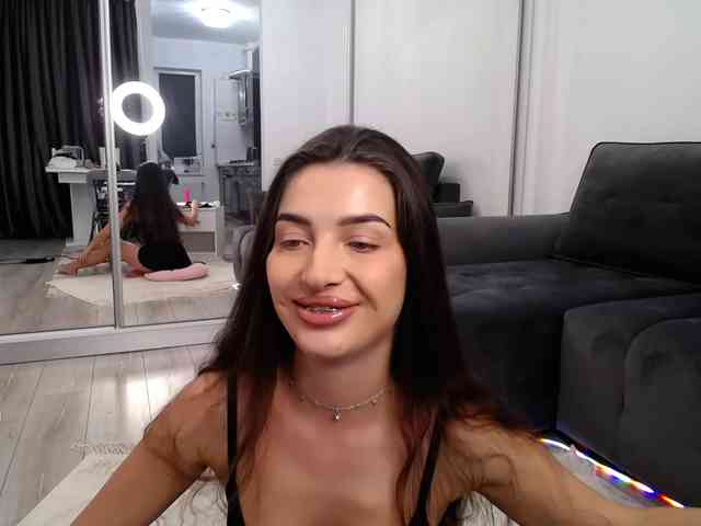 LauraBess webcam