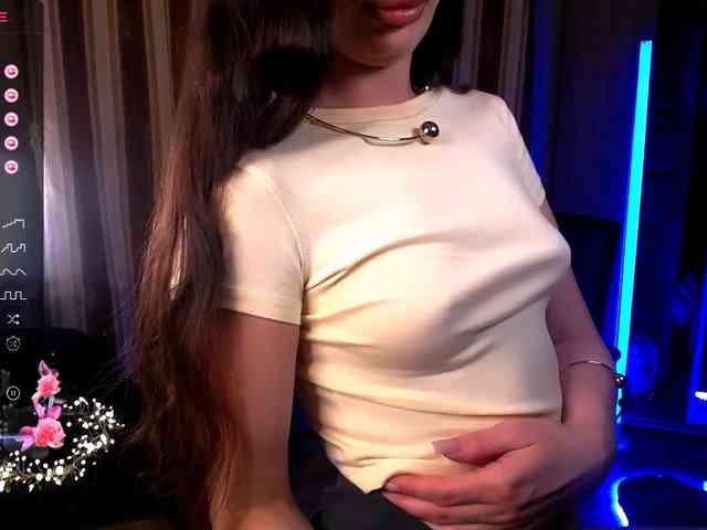 LauraBess webcam