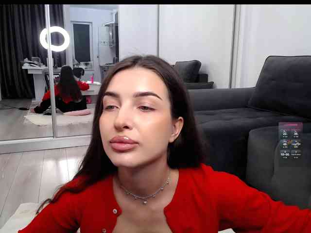 LauraBess webcam