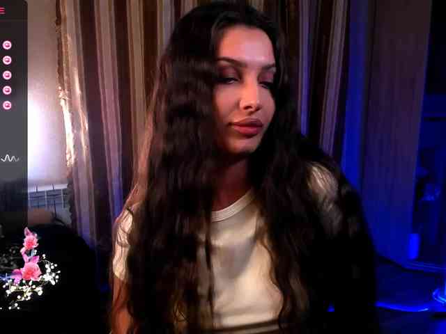 LauraBess webcam