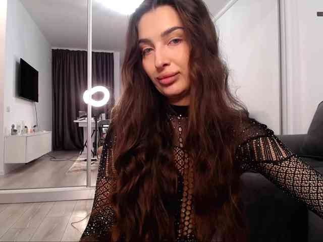 LauraBess webcam