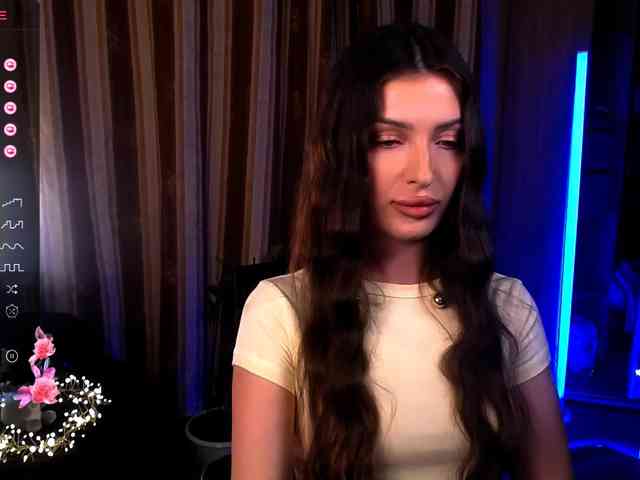 LauraBess webcam