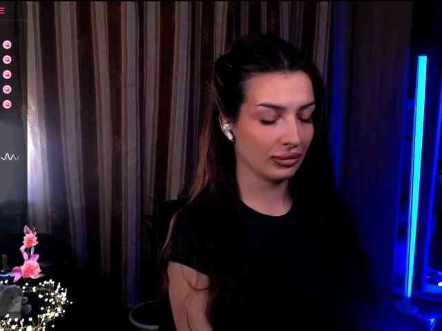 LauraBess webcam