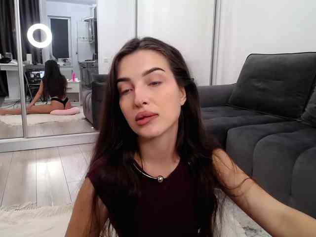LauraBess webcam