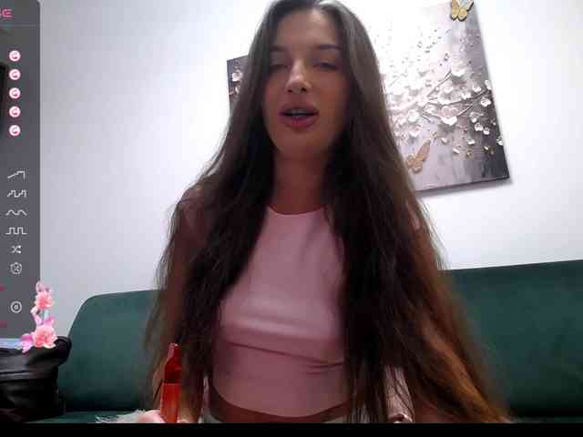 LauraBess webcam