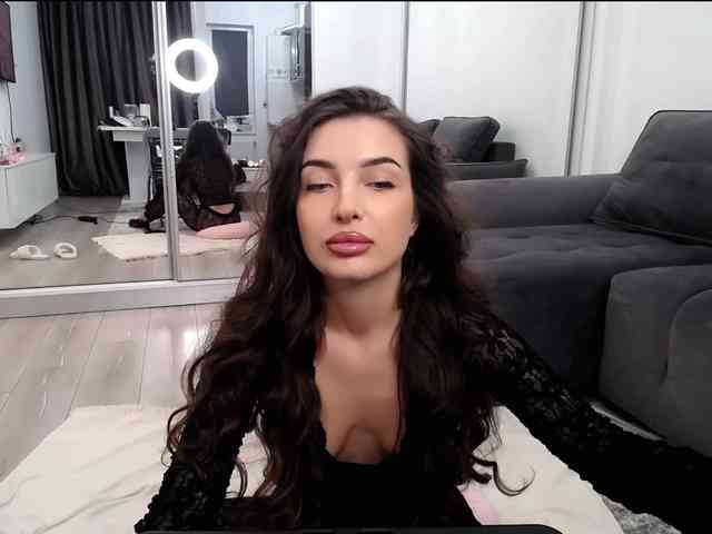 LauraBess webcam