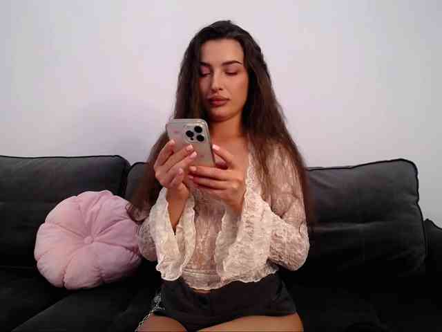LauraBess webcam