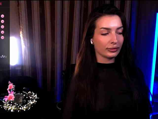 LauraBess webcam
