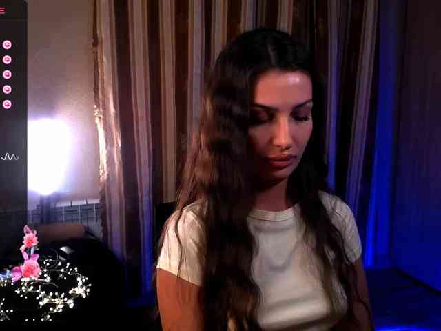 LauraBess webcam