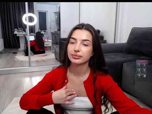 LauraBess webcam