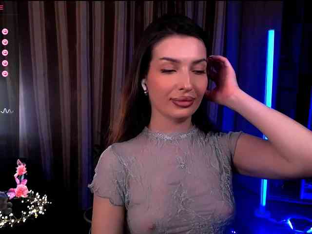 LauraBess webcam