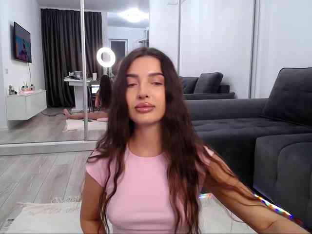 LauraBess webcam