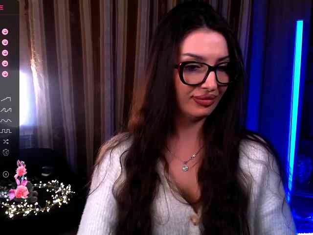 LauraBess webcam