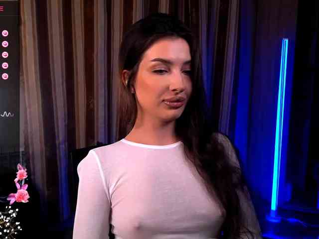 LauraBess webcam