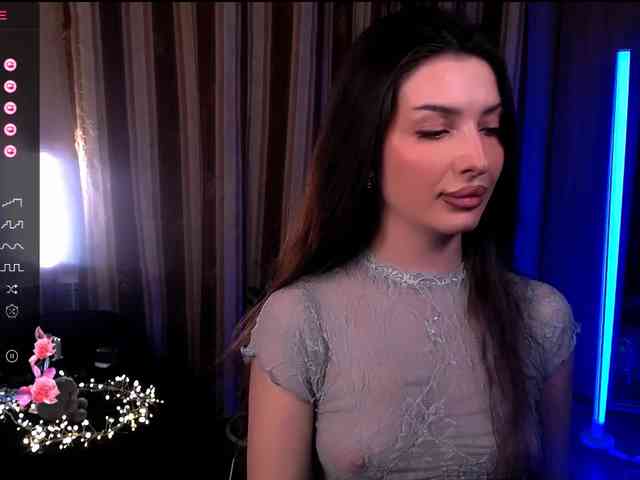 LauraBess webcam