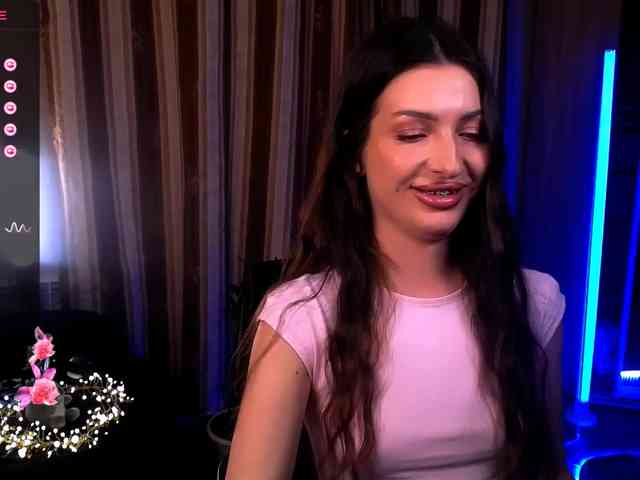 LauraBess webcam