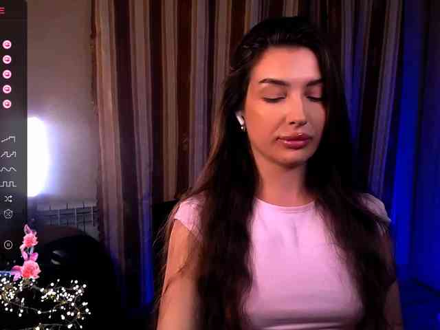 LauraBess webcam