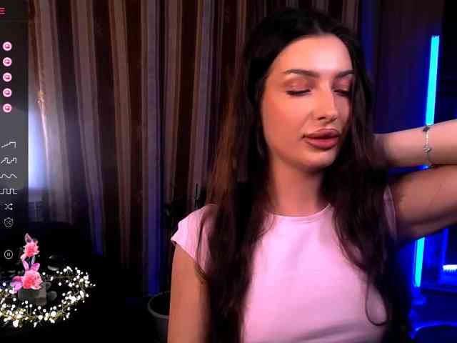 LauraBess webcam