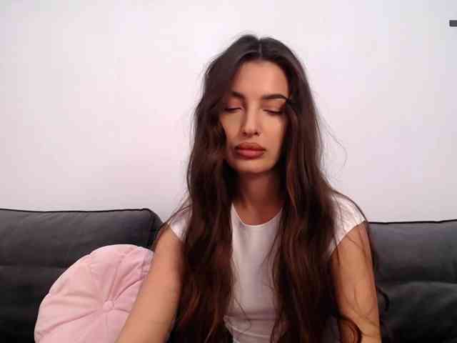 LauraBess webcam