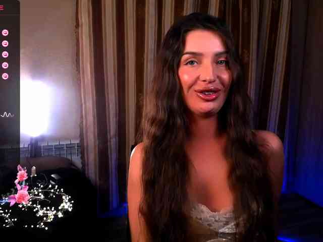 LauraBess webcam