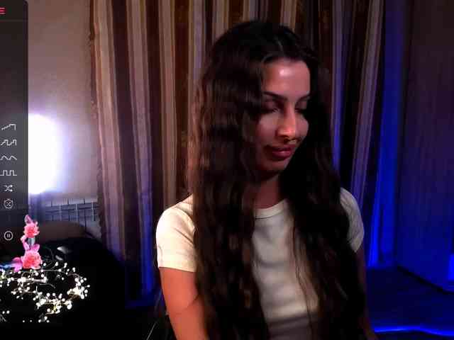 LauraBess webcam