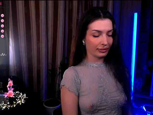 LauraBess webcam