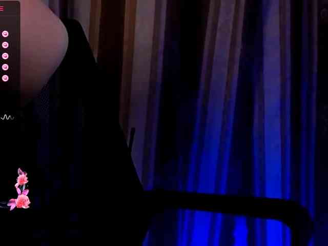 LauraBess webcam