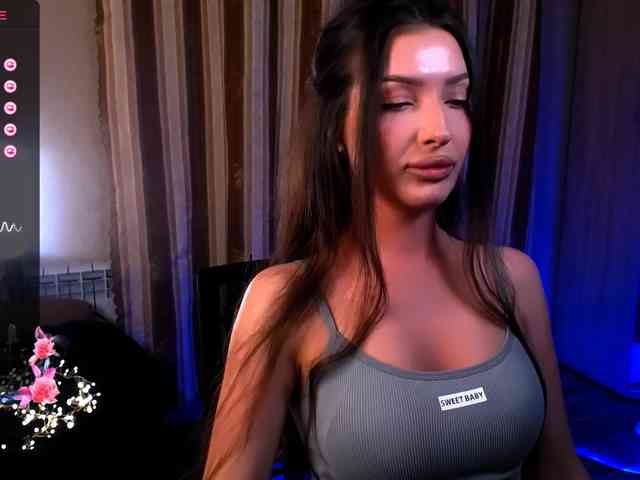 LauraBess webcam
