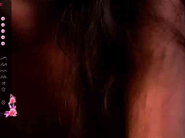 LauraBess webcam