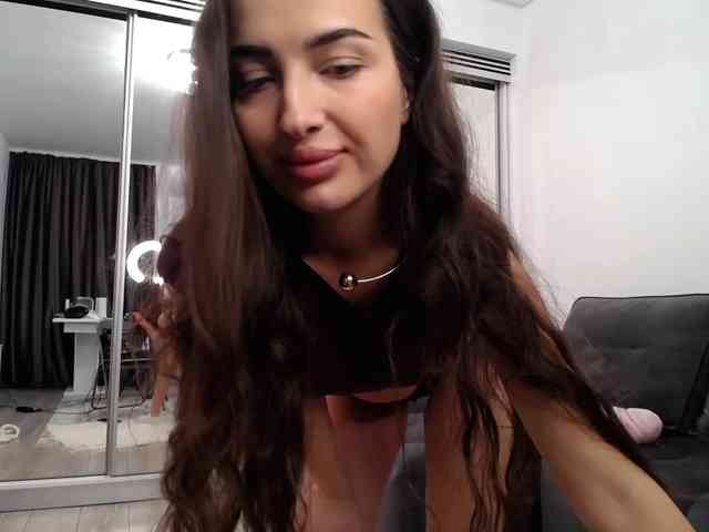 LauraBess webcam