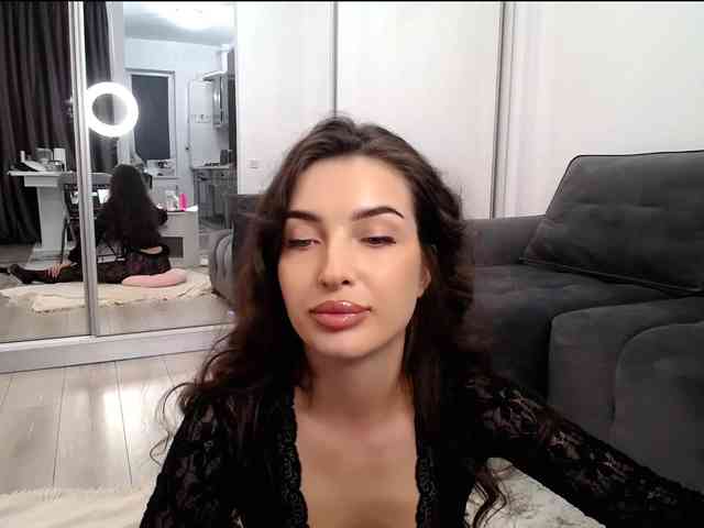 LauraBess webcam