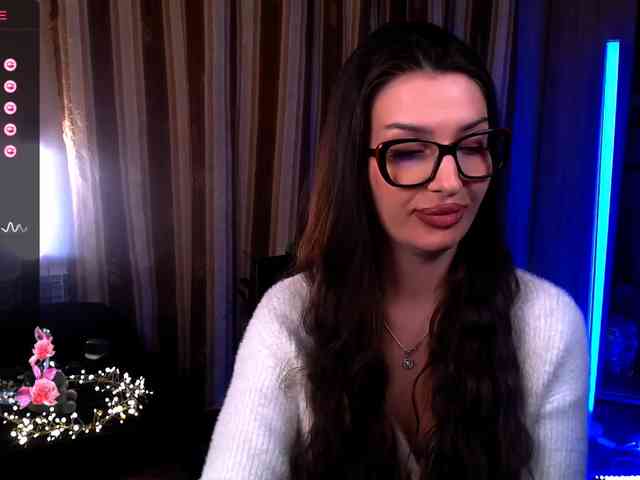 LauraBess webcam