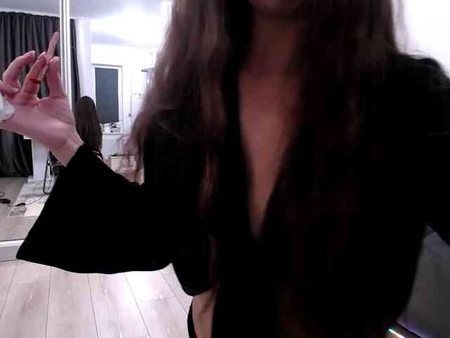 LauraBess webcam