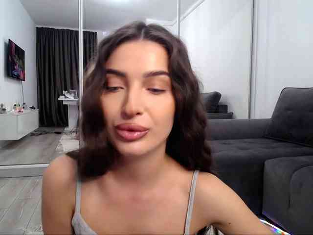 LauraBess webcam