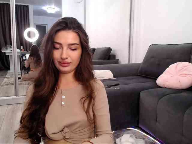 LauraBess webcam