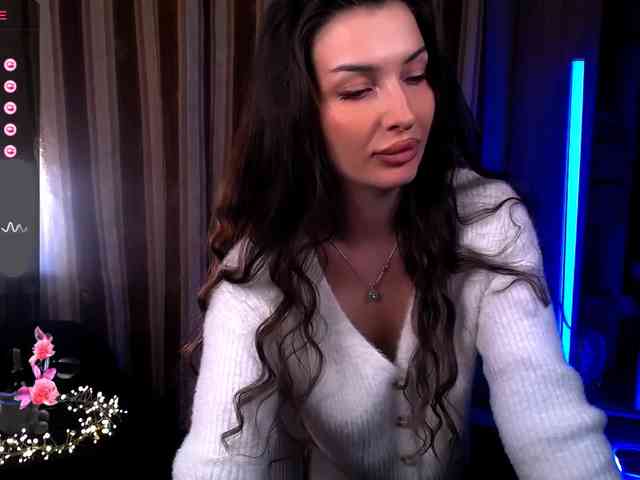 LauraBess webcam