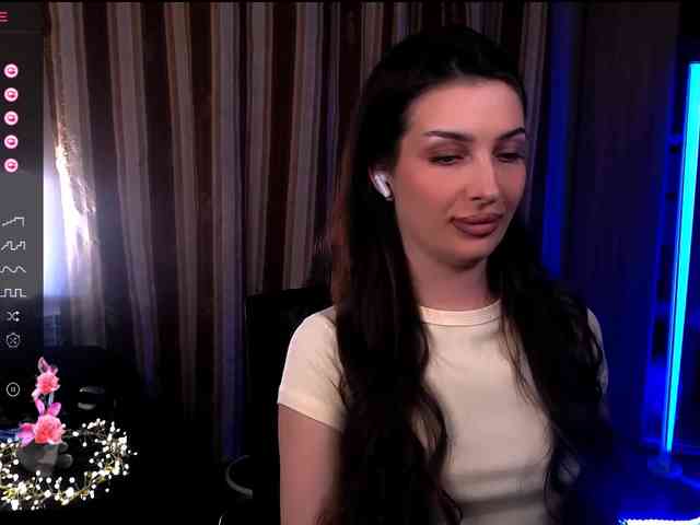 LauraBess webcam