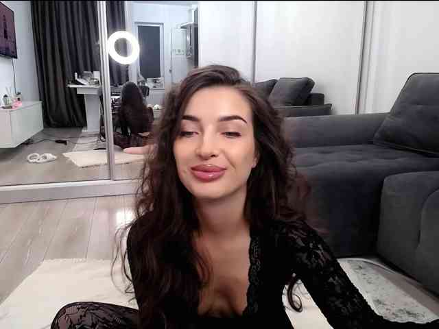 LauraBess webcam