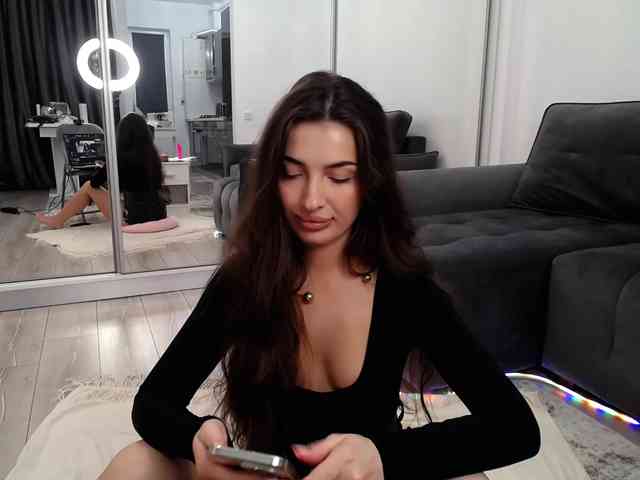 LauraBess webcam