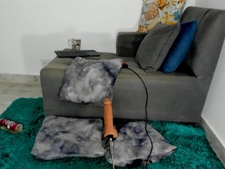 Amelie-hills Porn Show