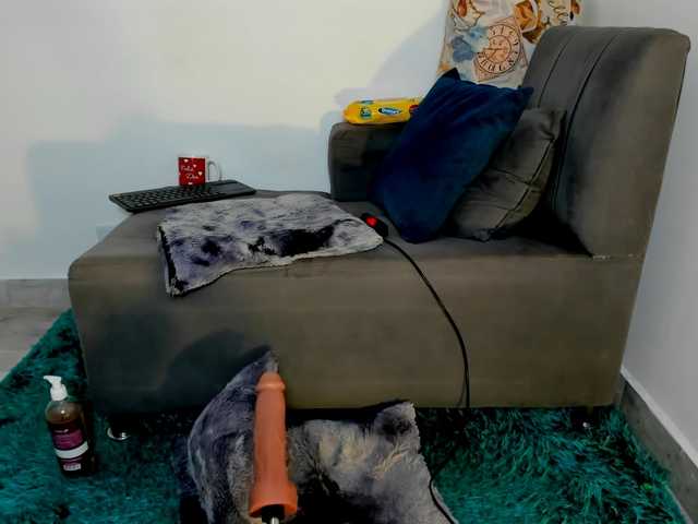 Amelie-hills live cam on BongaCams