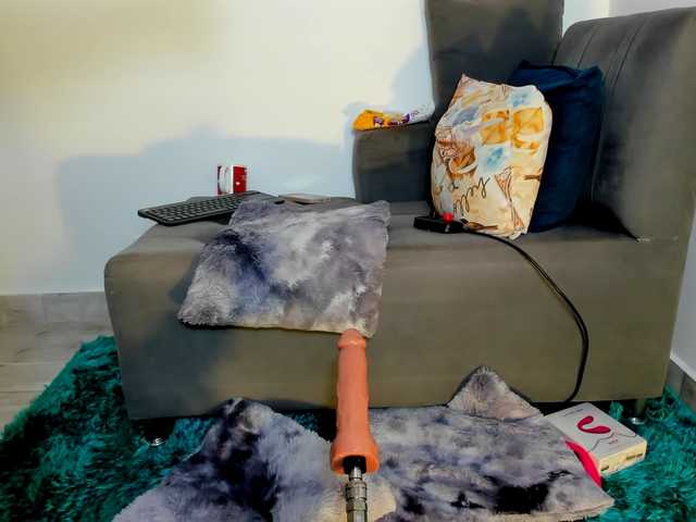 Amelie-hills's BongaCams show and profile