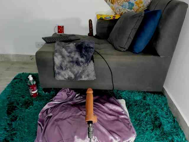 amelie-hills's live room