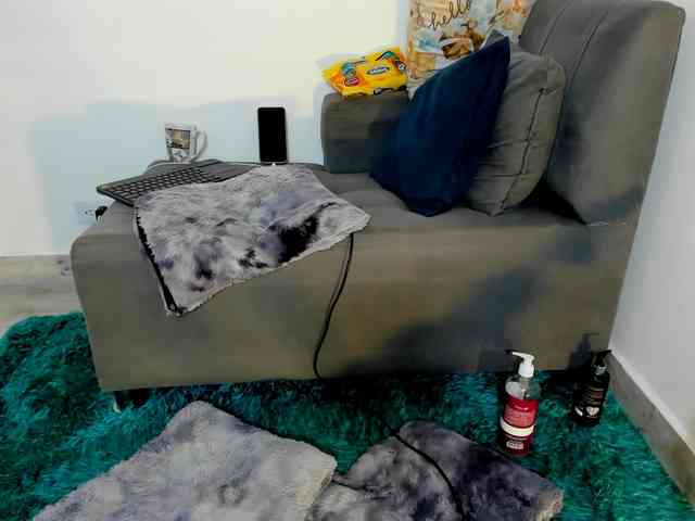amelie-hills's live room