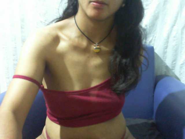 le modèle Lysah est en webcam porno dans un show sur le site bongacams, il possède les tags suivants: Indian,Brunette,Shaved