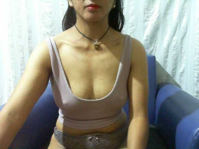 le modèle Lysah est en webcam porno dans un show sur le site bongacams, il possède les tags suivants: Indian,Brunette,Shaved